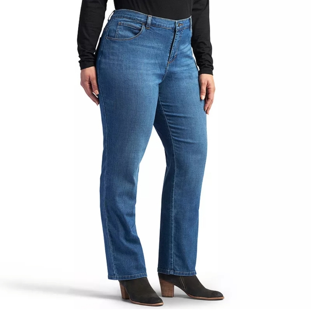 Lee Relaxed Straight Leg Jeans. Size 16 Short